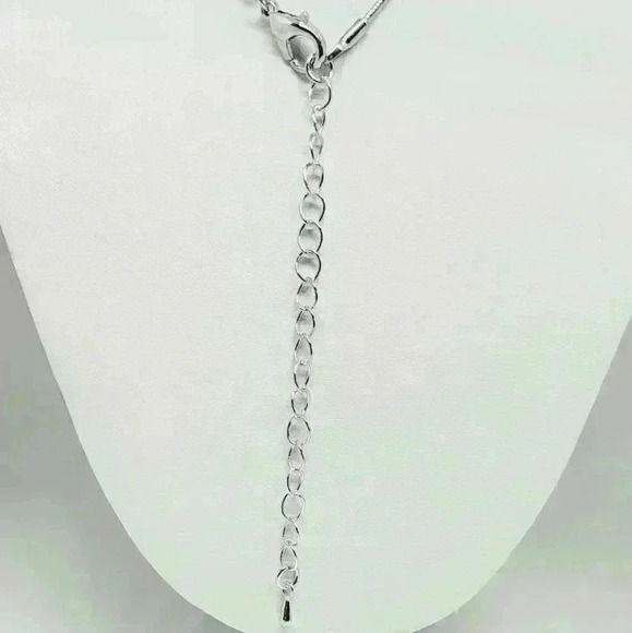 NWOT Stunning Faux Crystal Necklace and Earrings Set with Gift Box - Picture 5 of 6